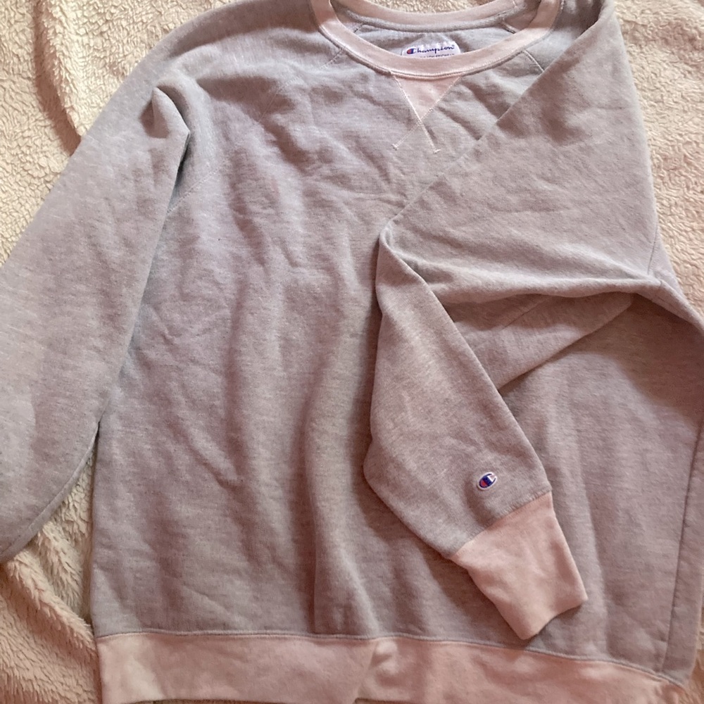 Champion baggy sweater embroideries still attached used